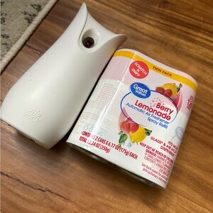 Air Wick Automatic Air Freshener with Berry Lemonade Refill
